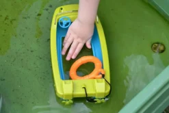 Udeleg|Montessori< Båd med forstørrelsesglas og lup