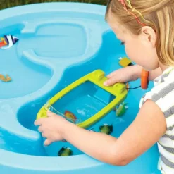 Udeleg|Montessori< Båd med forstørrelsesglas og lup