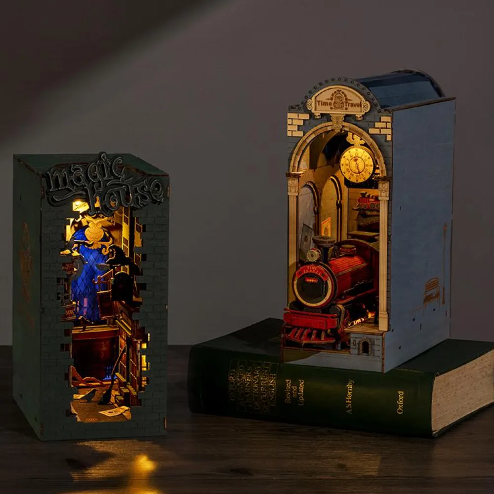 Voksenværk|Byggesæt< Hyldetrylleri - Magic House