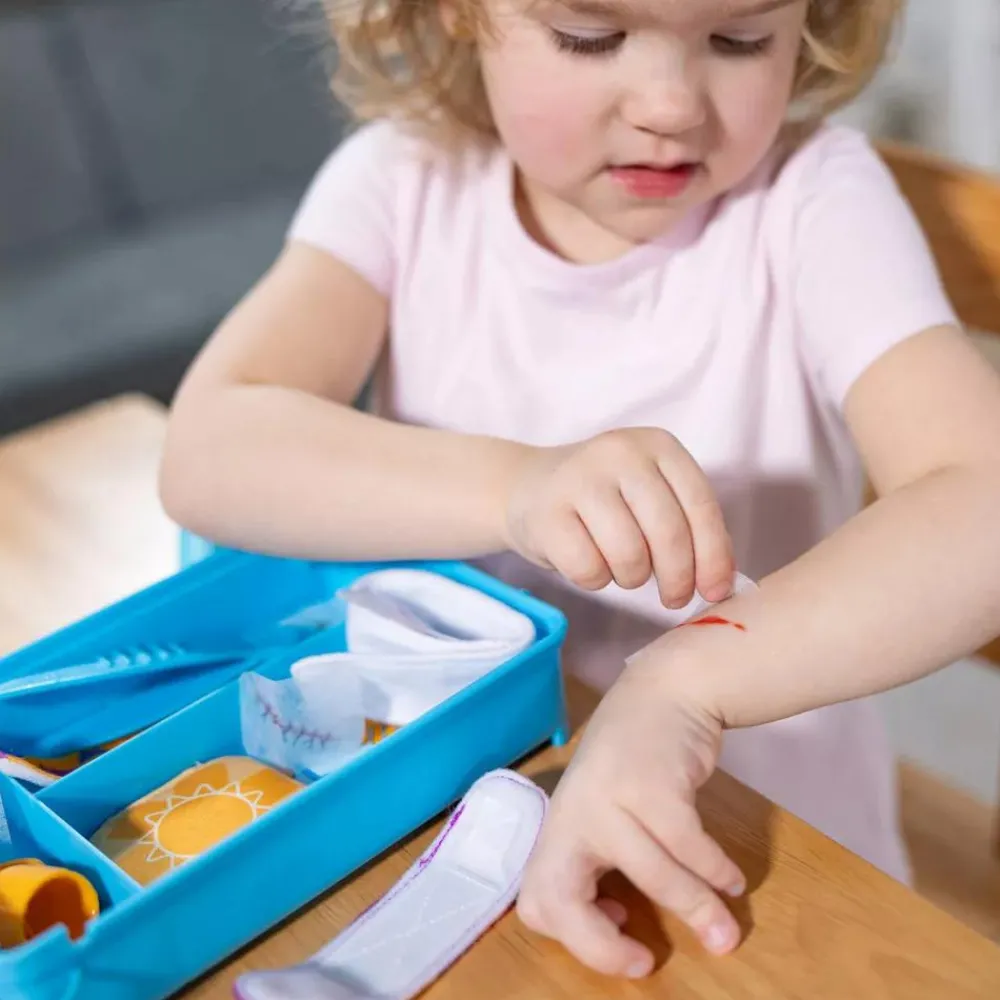 Rolleleg<Melissa & Doug Legesæt - Sår & skrammer, 16 dele