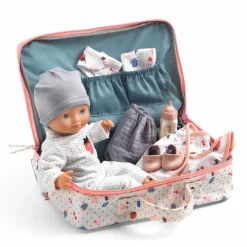 Dukker|Tumlinge Legetøj<Djeco Pomea dukke 32 cm - Vanille, inkl. rejsekuffert