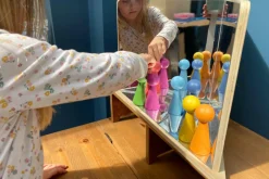 Trælegetøj|Montessori<tickit® Træfigurer - Regnbue, 7 stk