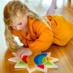 Trælegetøj|Montessori< Træpuslespil m. 16 brikker - Regnbue sol